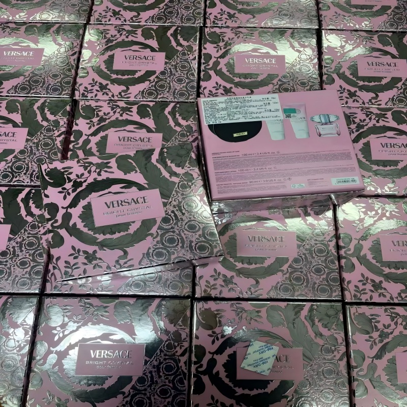 范思哲粉耀晶钻香水礼盒 女士淡香水90ml+沐浴露100ml+身体乳100ml